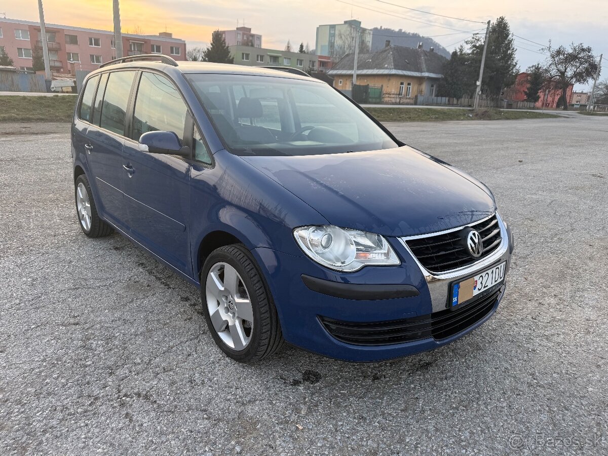 Volkswagen Touran - 2