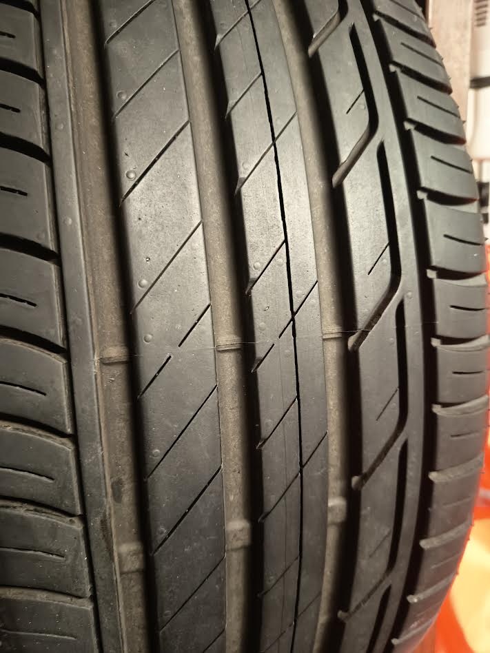 Bridgestone Turanza T001 215/50 R18 - 2