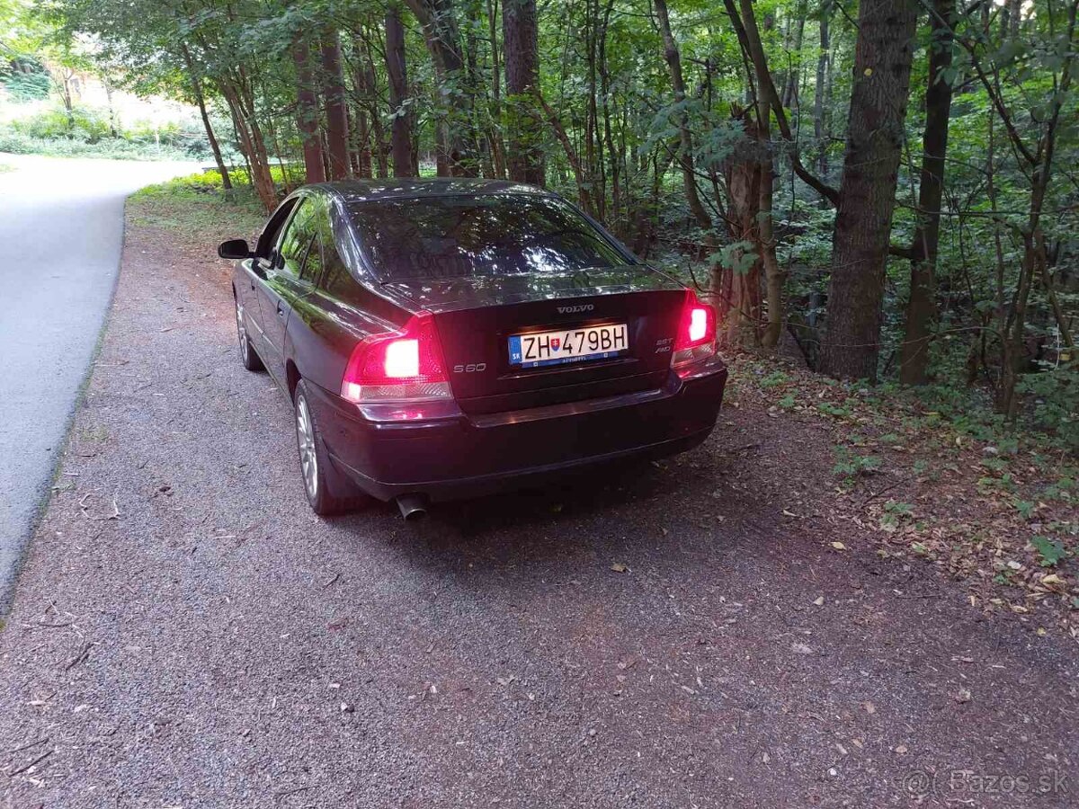 Predám Volvo S60 2.5T AWD - 2