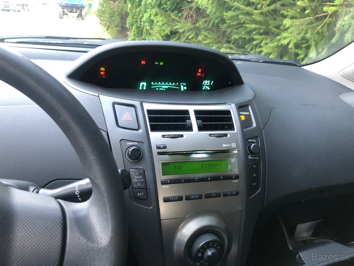 Toyota yaris - 2