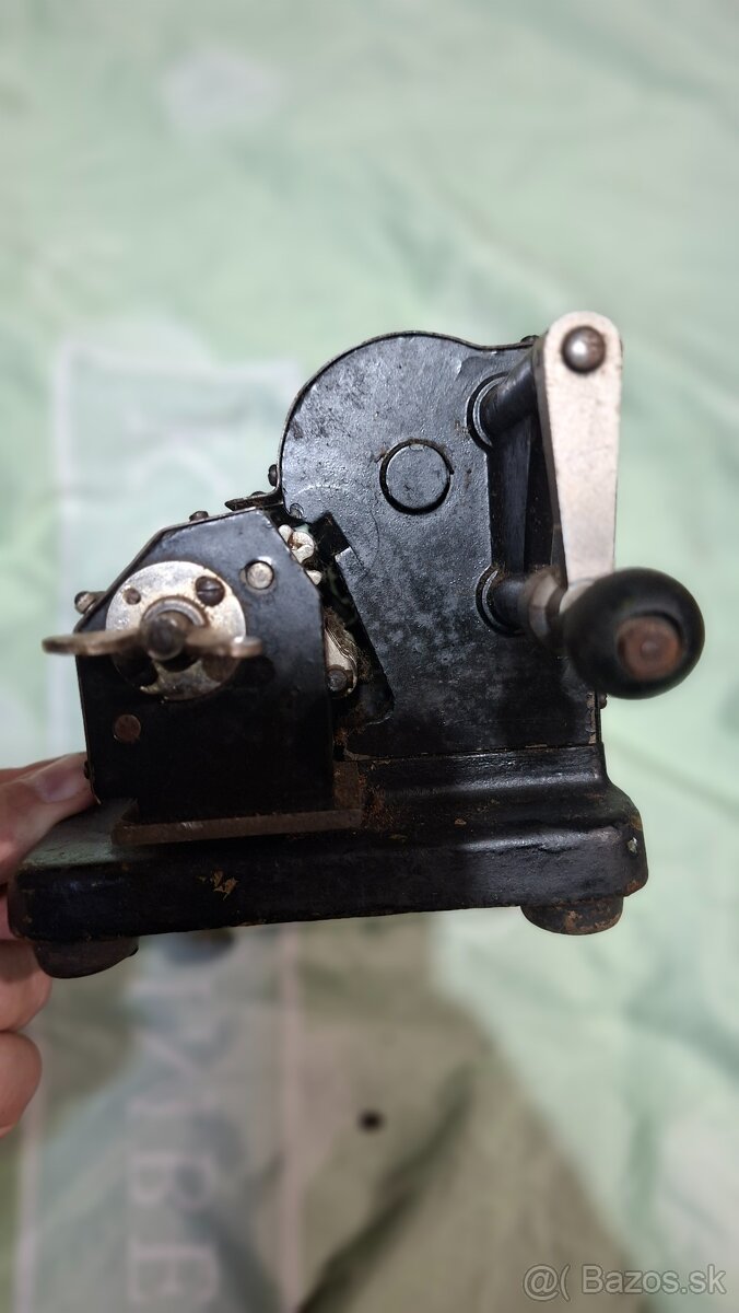 Kalkulačka mechanická 1946-47, starožitnosť - 2