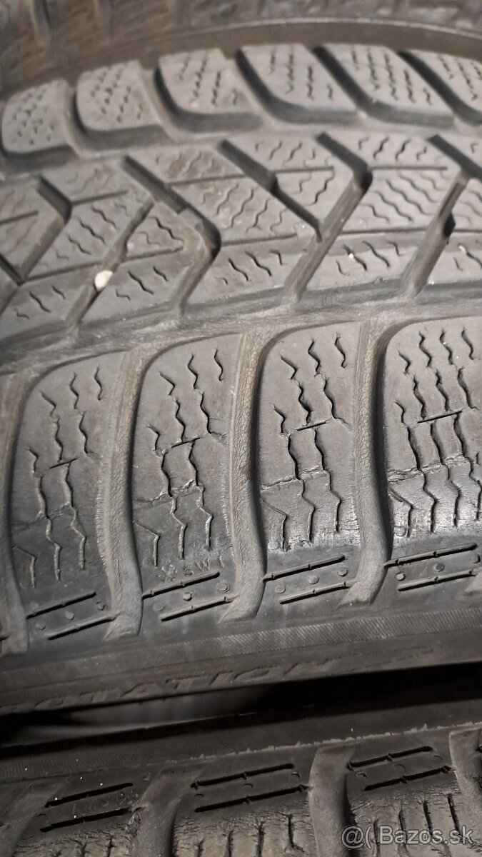 Predám 3ks jazdené zimné 215/55r17-98H Pirelli - 2