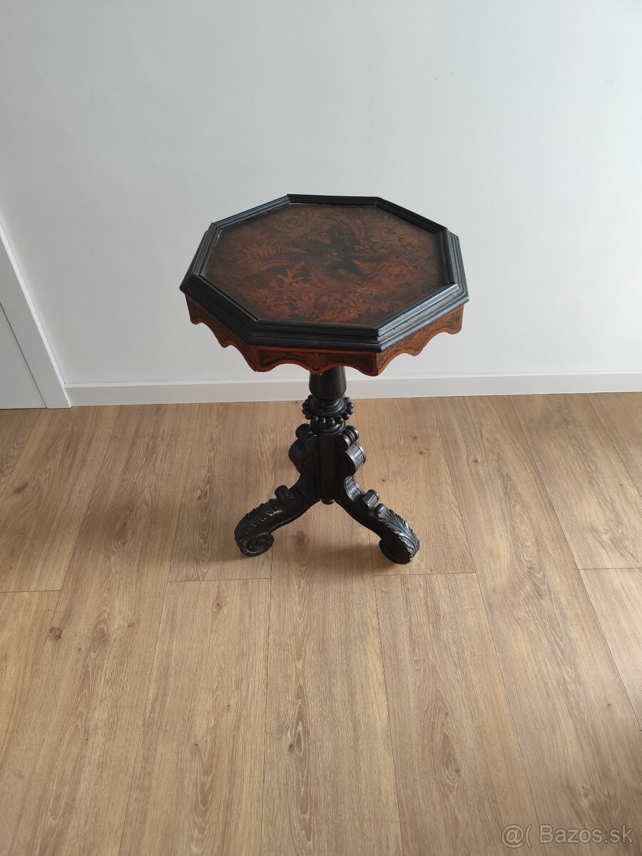 Starožitný drevený stolik - 2