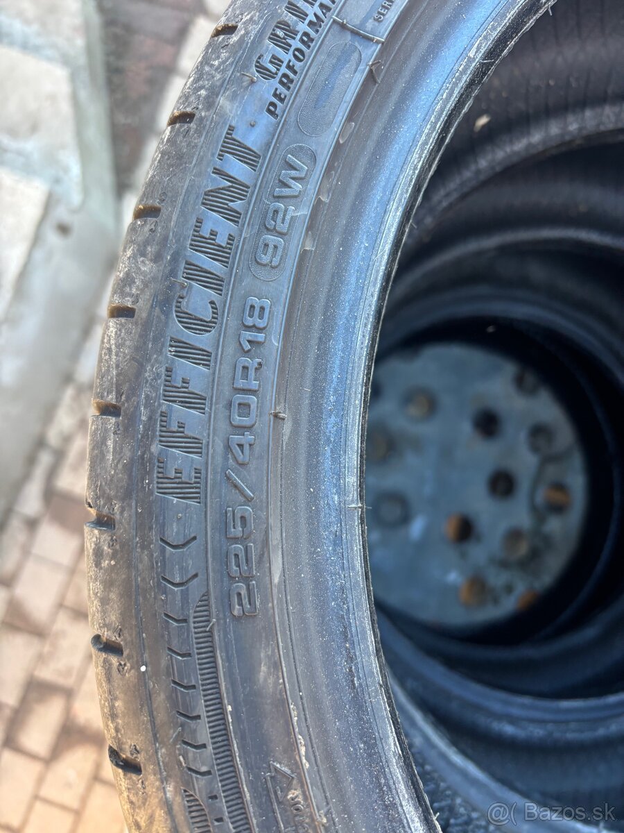 225/40r18 - 2