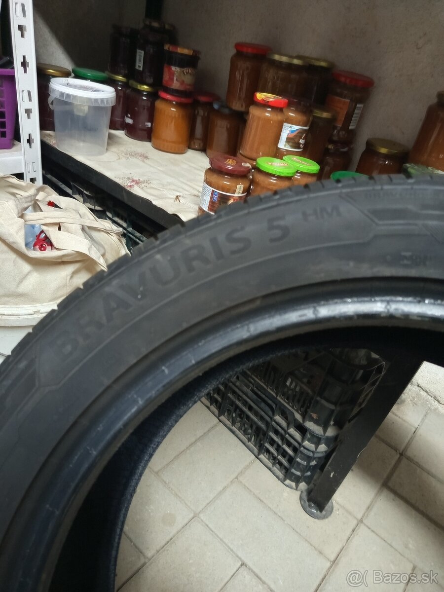 Predám pneu 225/50 R18 - 2