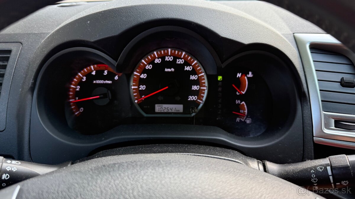Predám Toyota Hilux 3.0 D 6/AT
