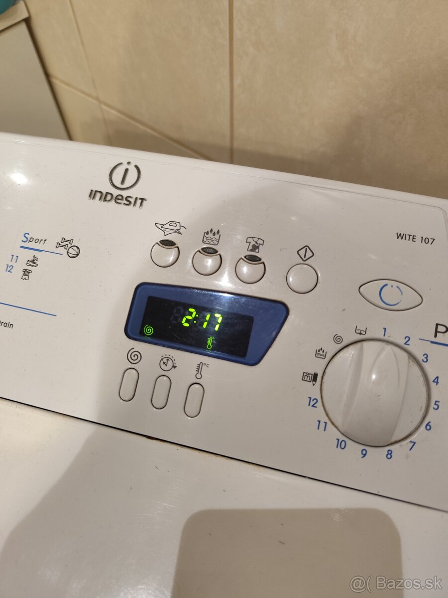 Práčka Indesit 1000 ot. - 2