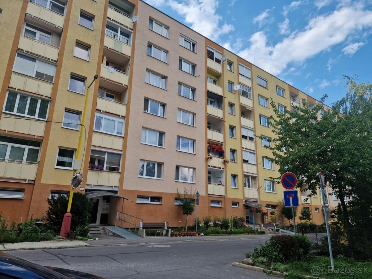 Na predaj priestranný 1 izbový byt s loggiou v obci Kanianka - 2