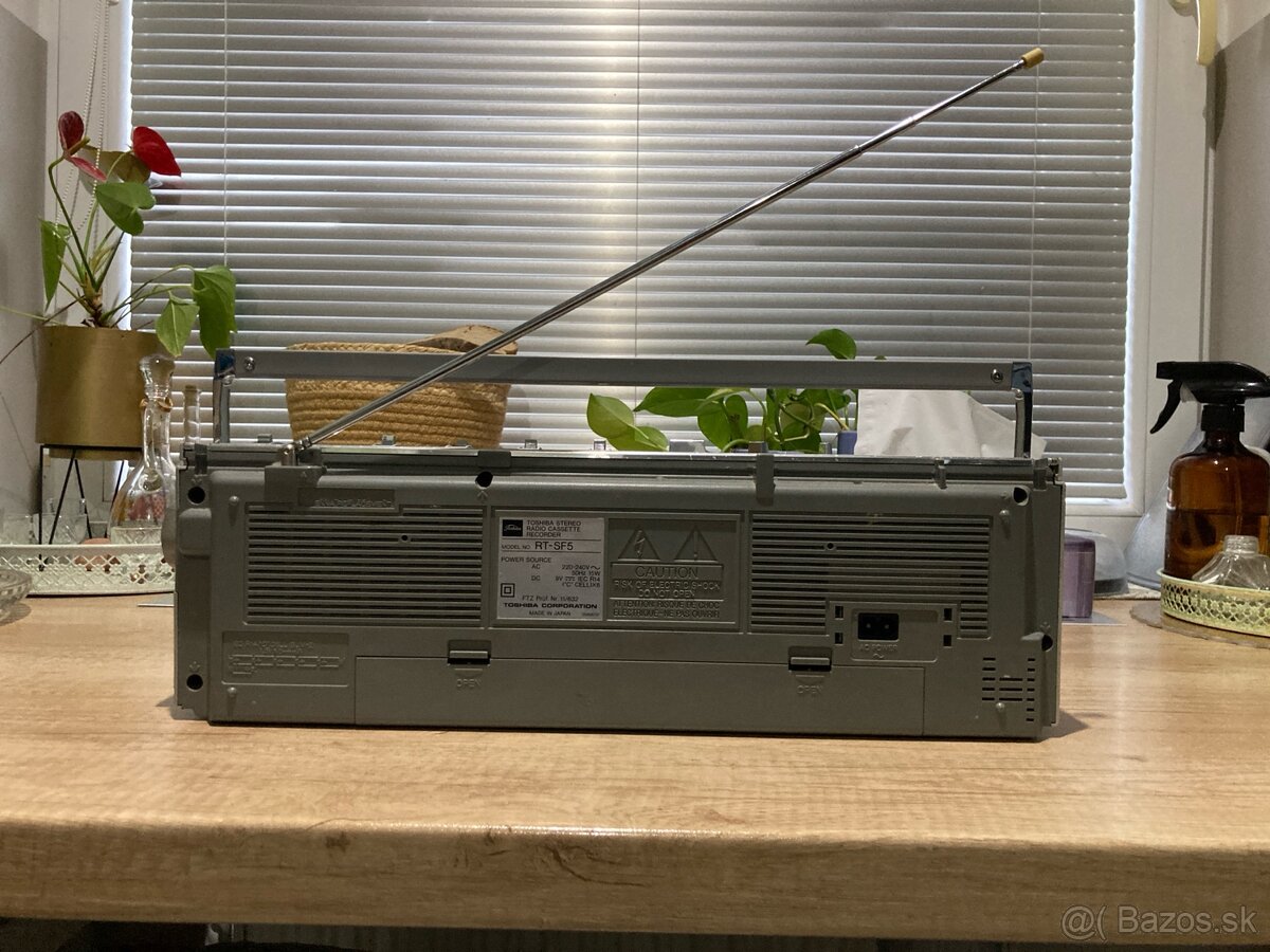 Kazetový radiomagneton Toshiba rt-sf5 - 2