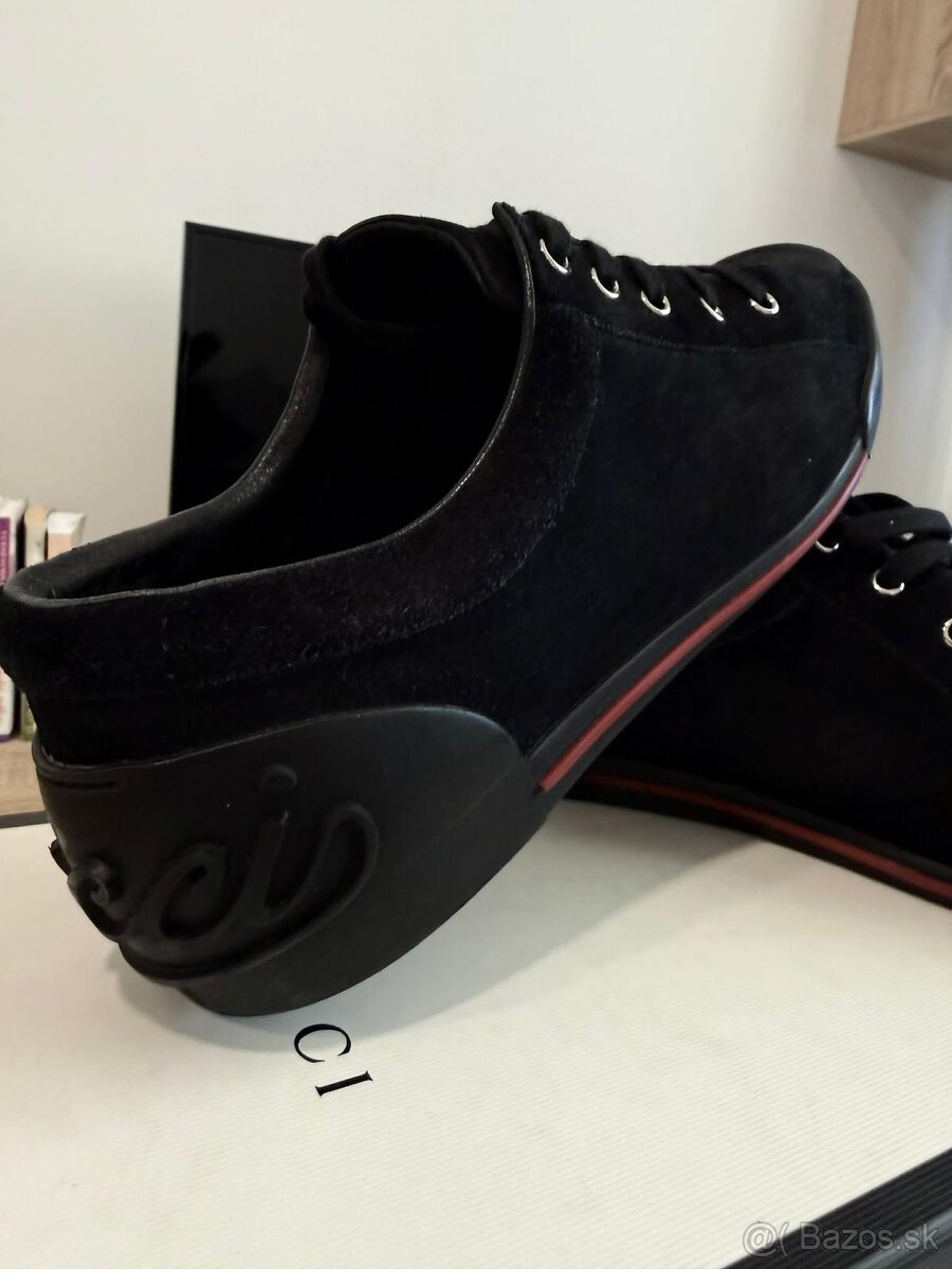 Gucci Soft Suede - 2
