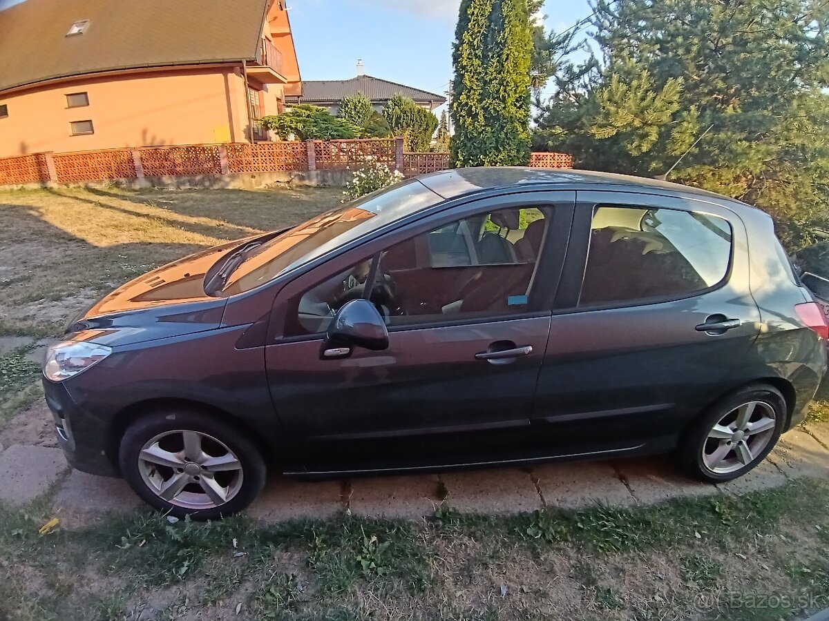 Peugeot 308 1.4 benzín - 2