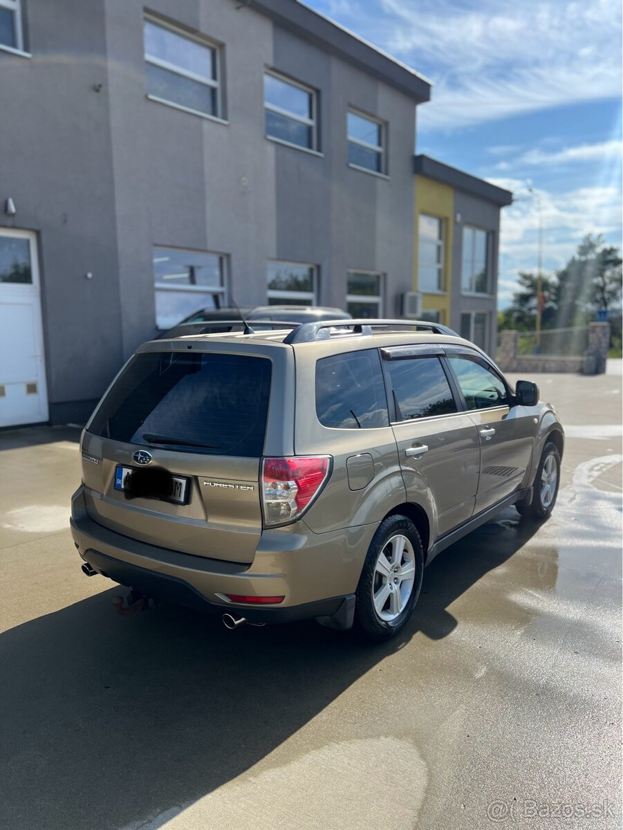 Subaru Forester PREMIUM - 2