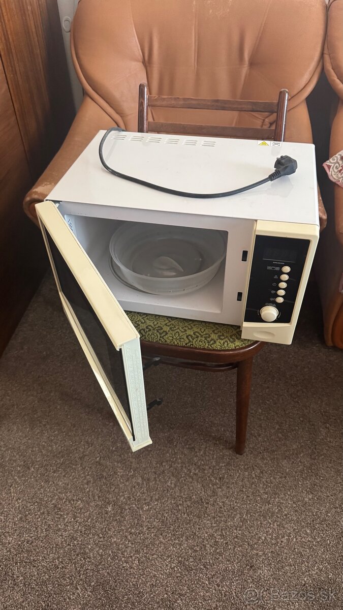 Predám mikrovlnnú rúru Electrolux EMS20400 – 40 € - 2