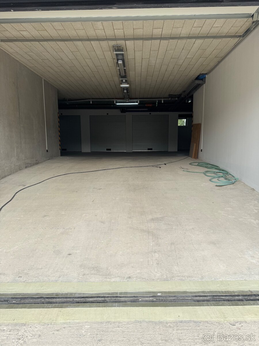 Garáže na prenájom na ZVONČEKOVEJ ul. v Michalovciach - 2