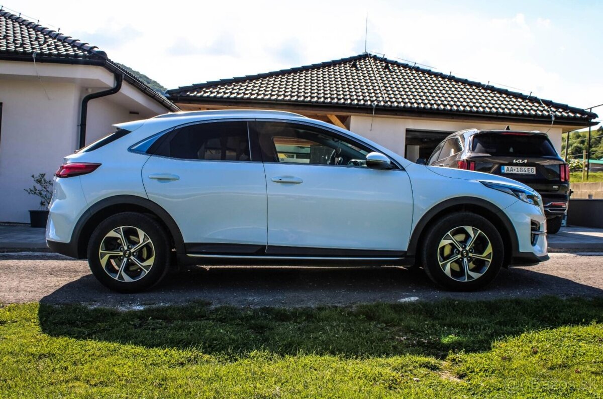 Kia XCeed 1.5 T-GDi Silver A/T - 2