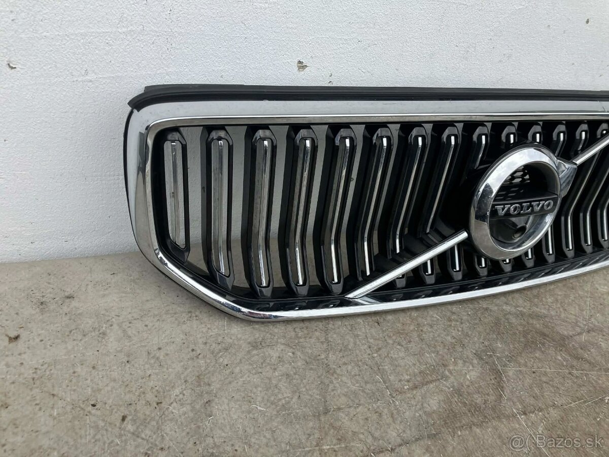 VOLVO XC40 2018- PREDNÁ MASKA - 2