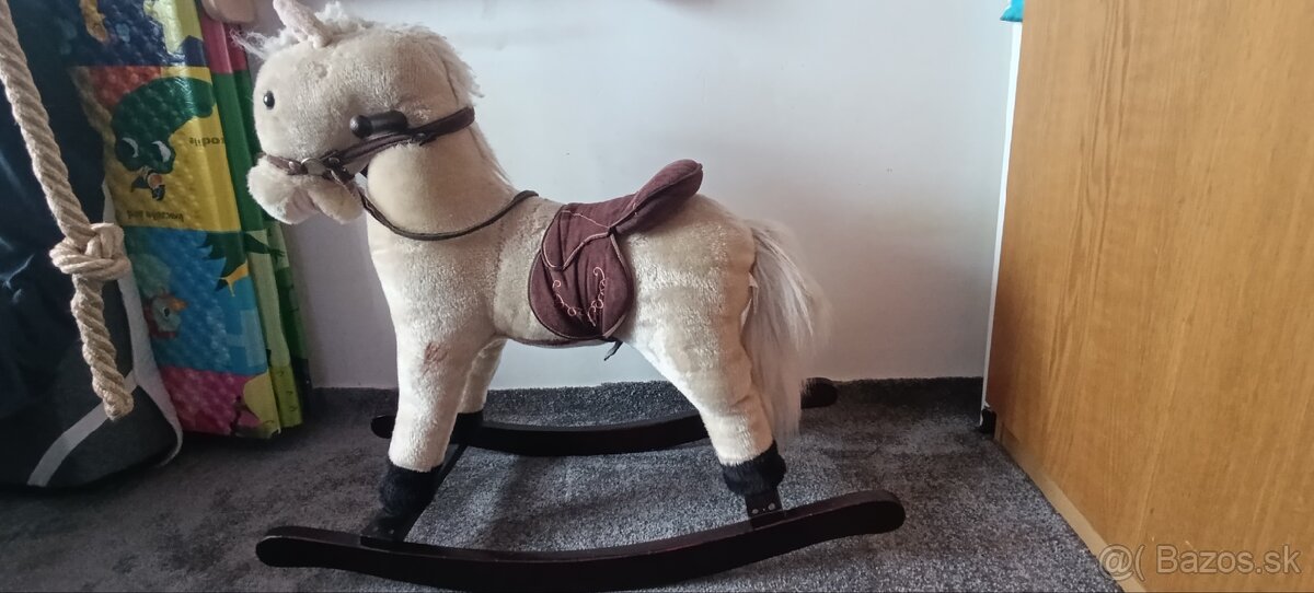 hojdaci konik vyhravaci - 2