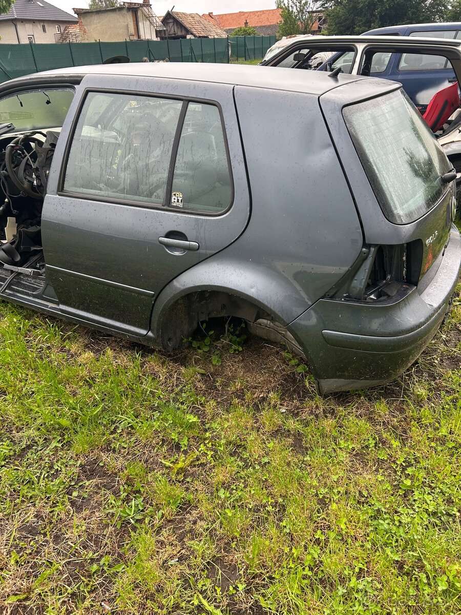 Golf 4 - 2