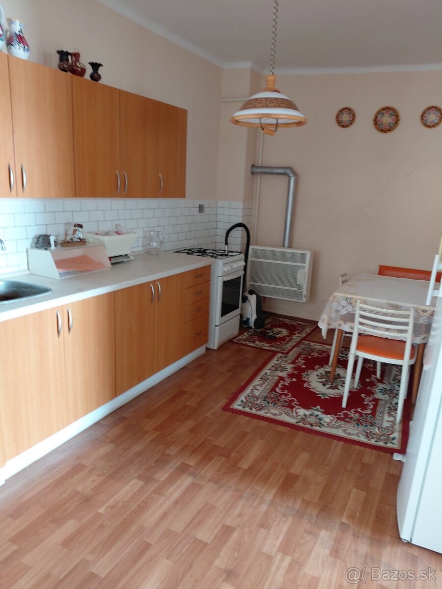 Predáme 3 - izbový rodinný dom, Žlkovce - 2