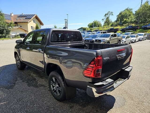 Toyota hilux 2.4 diesel rok 2023 zelená tmavá metalíza