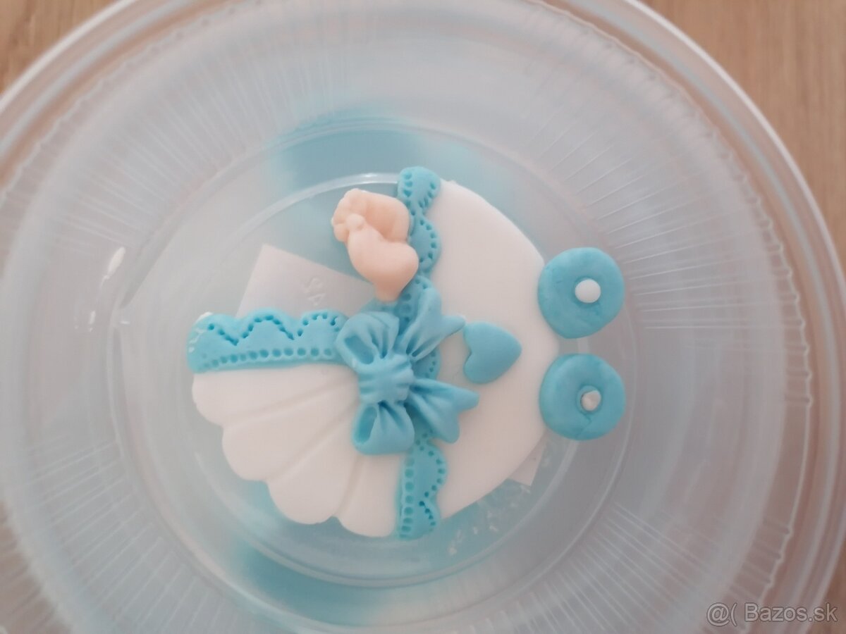 Kočik, dieťa, topánočky z cukru na tortu, ozdoby - 2