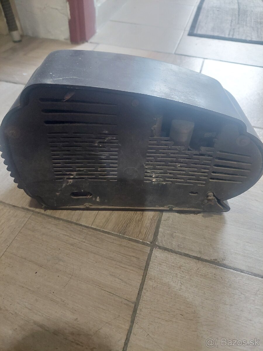 Starožitné bakelitove radio. - 2