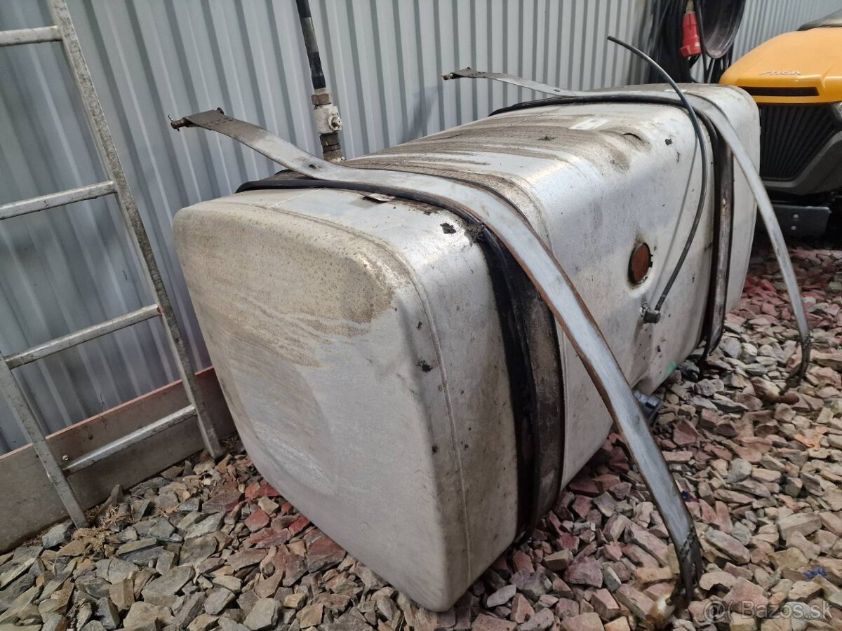 Palivová nádrž - 2