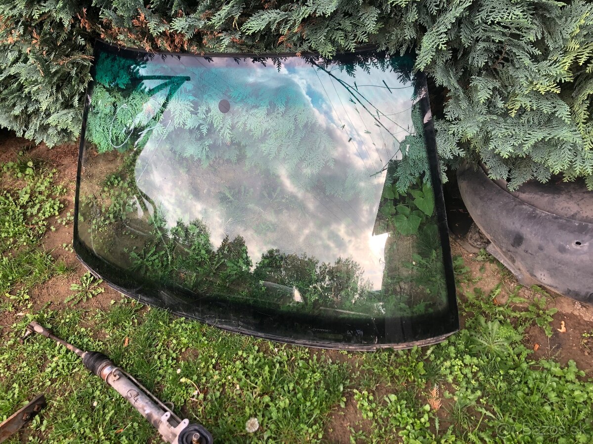 Predám na škoda octavia1 nahradne diely - 2