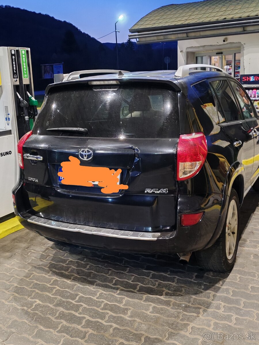 Predám Toyota RAV4 2.2 d 4x4 - 2