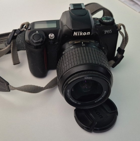 Nikon F65 - 2