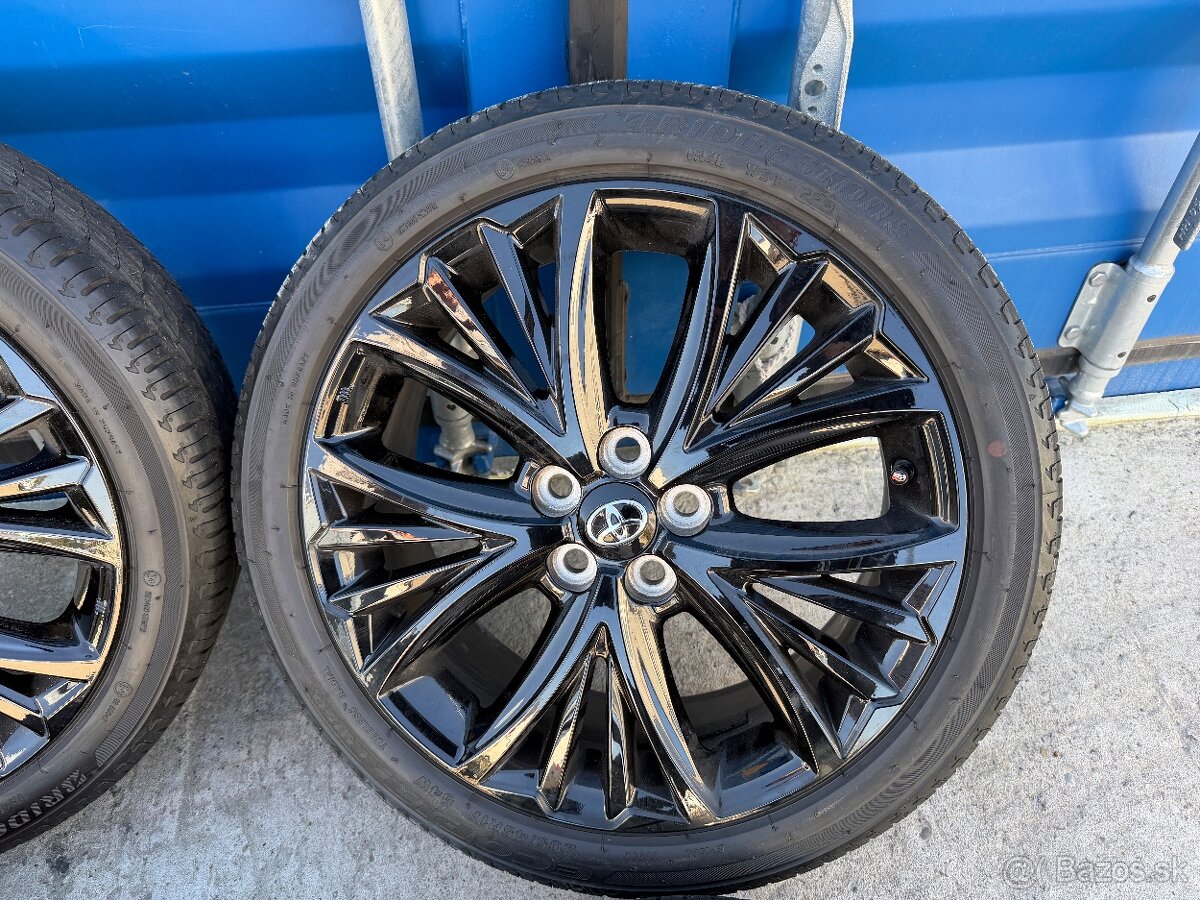 Toyota Yaris GR Sport 205/45 R17 - 2