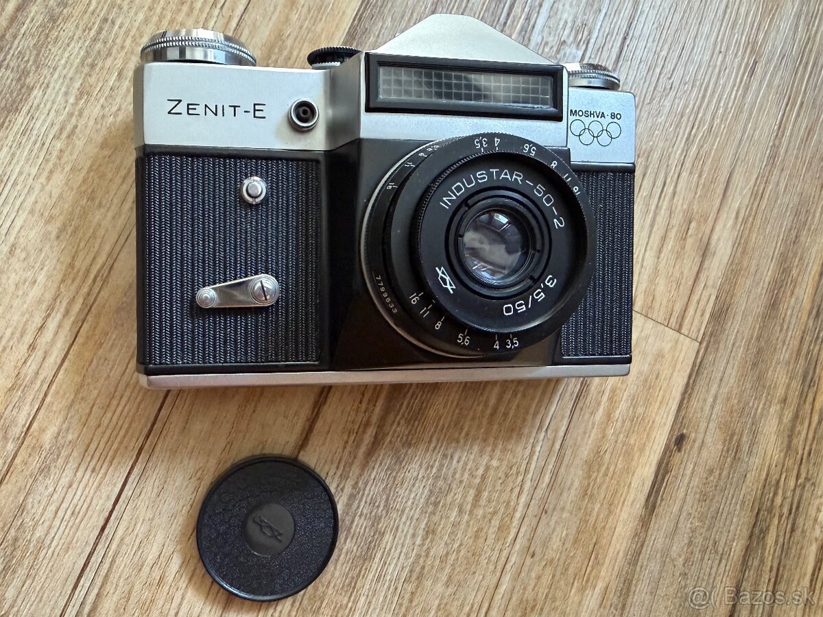 Fotoaparát Zenit-E Moskva 80 + blesk - 2