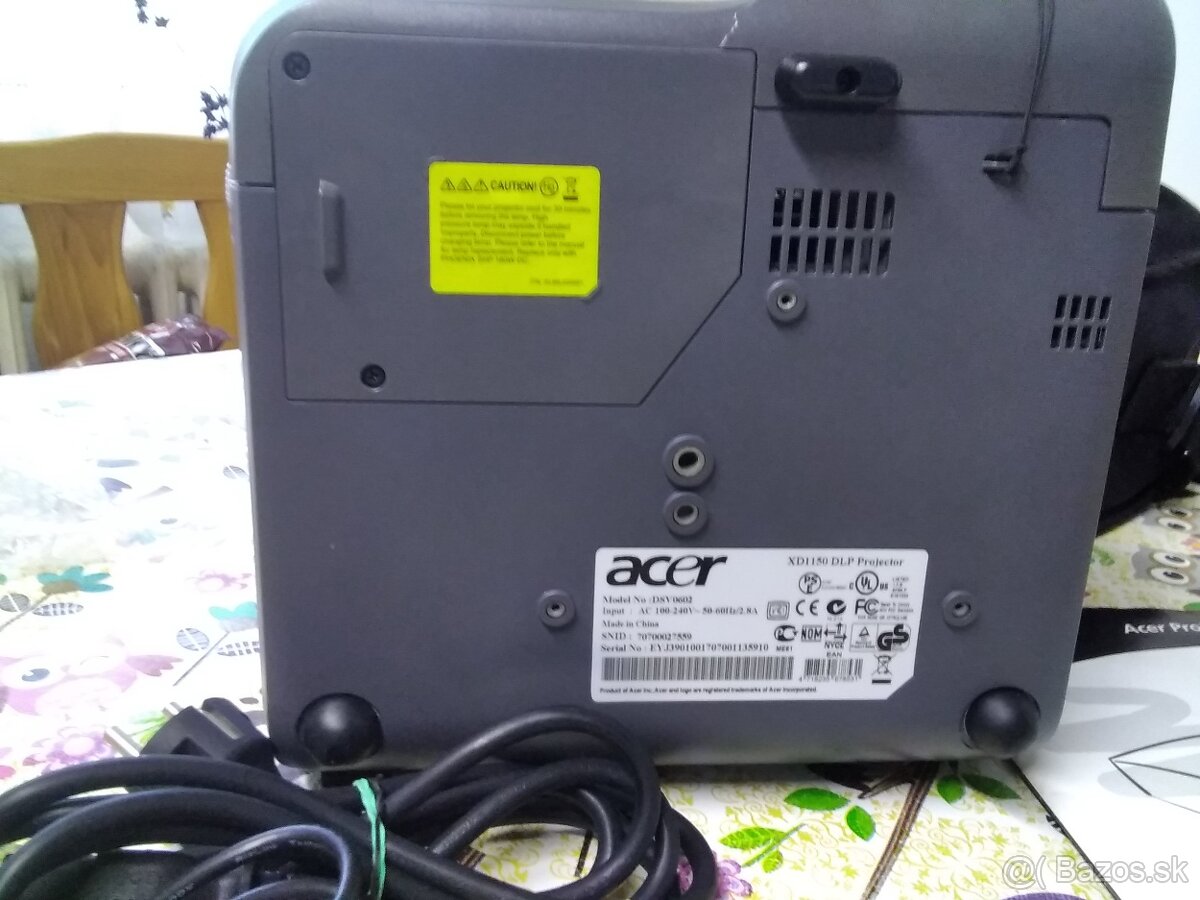 Predám Acer projektor - 2