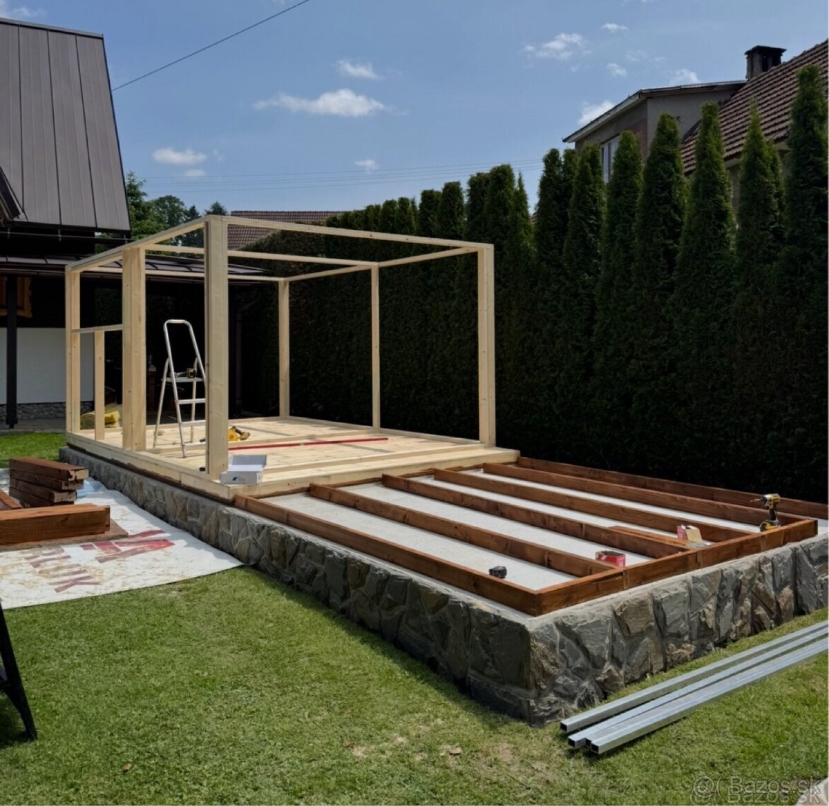 Montážnik / pomocná sila / elektrikár - 2