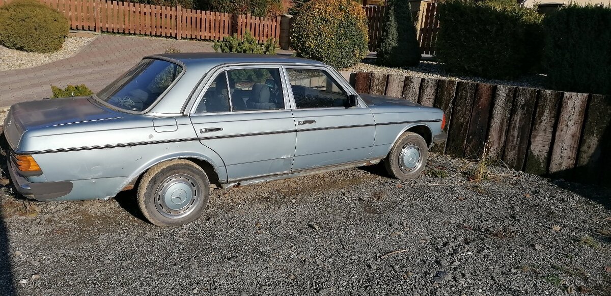 Mercedes-Benz 123 240 - 2