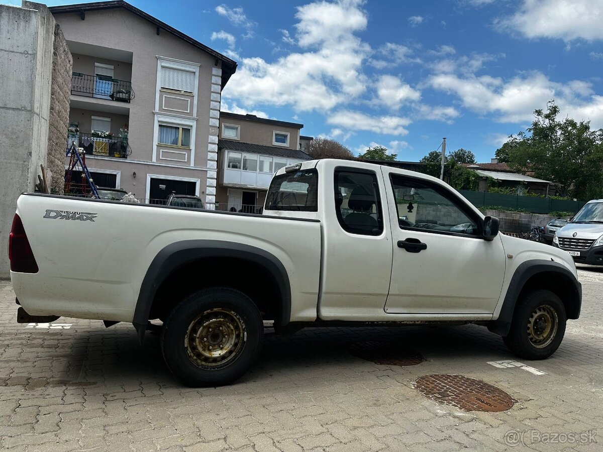 ISUZU D MAX 2,5 TD 4X4 100KW ŤAŽNÉ 3000 KG