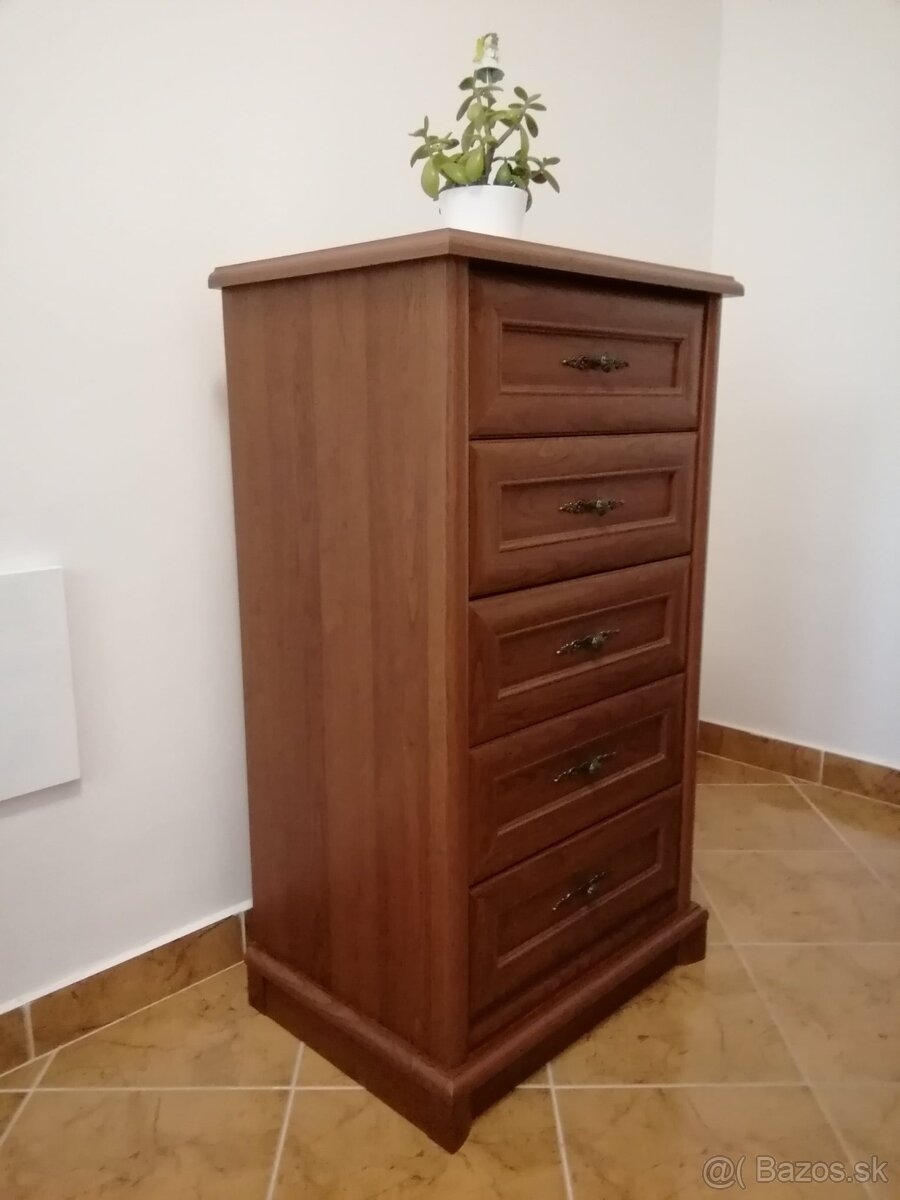 Hnedá komoda - 2