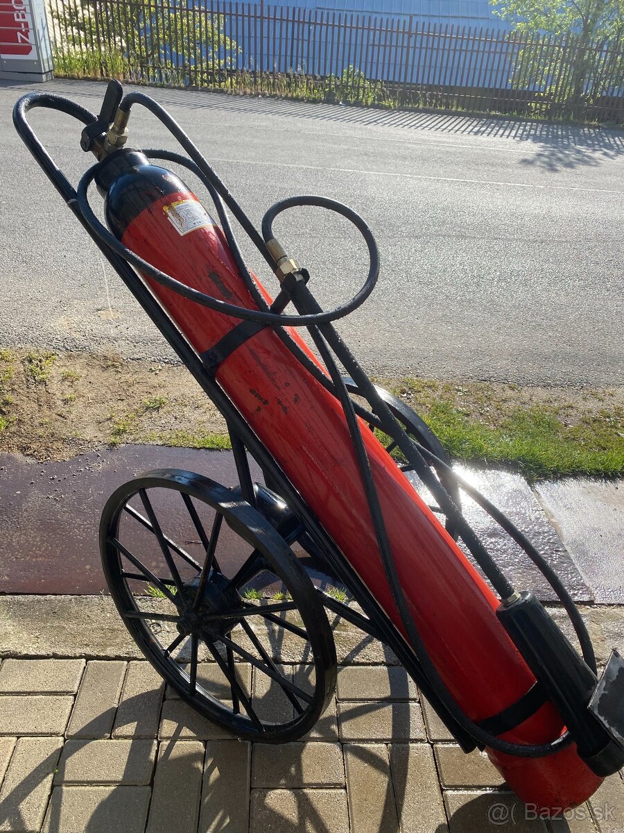 Hasiaci prístroj 1×30 kg oxidu uhličitého (CO2) - 2