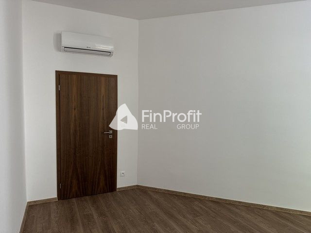 Kompletne zrekonštruovaný, klimatizovaný 4i byt na predaj - - 2