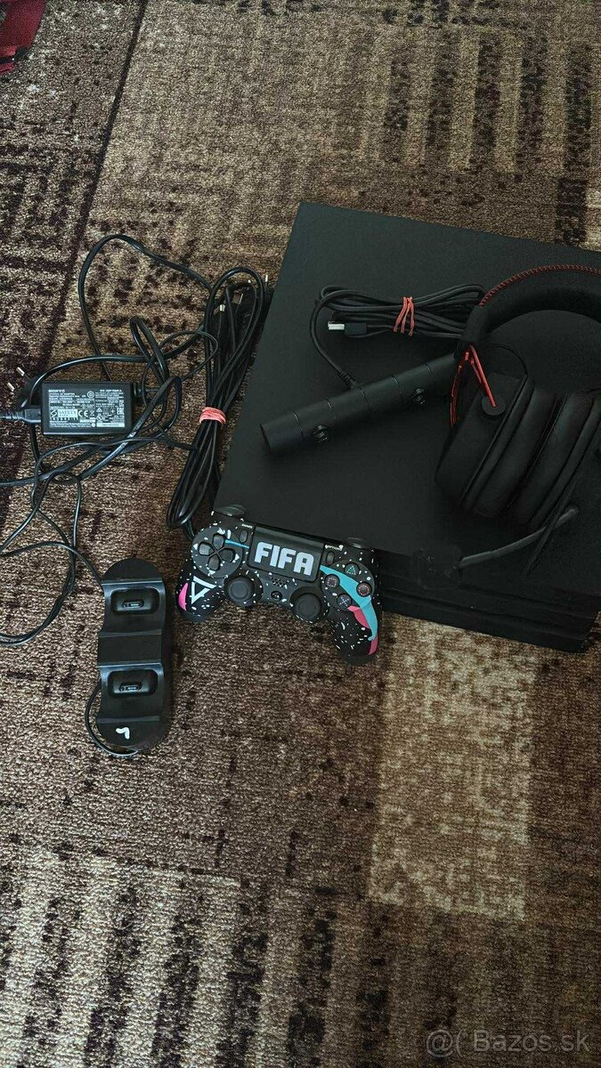 PREDÁM PS 4 PRO AJ S PRÍSLUŠENSTVOM - 2