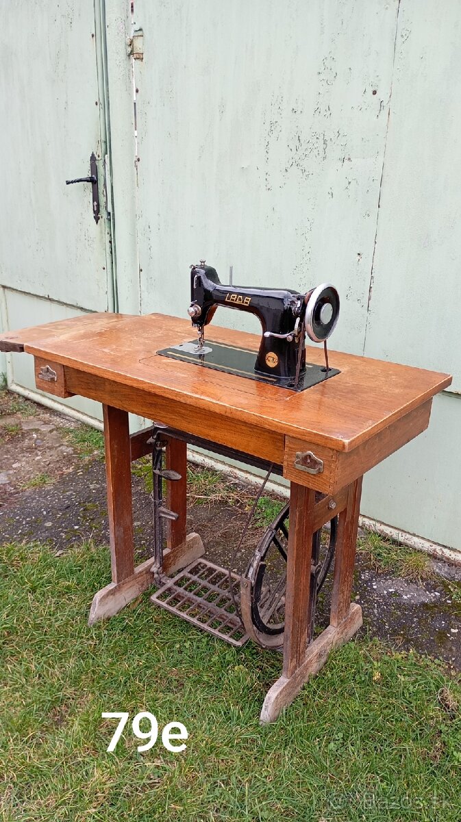 starý šijací stroj - 2
