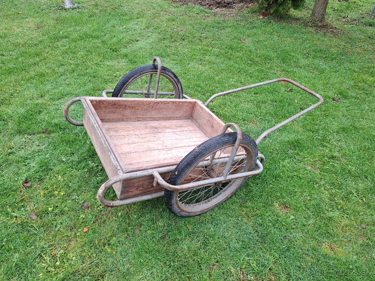 Prepravný vozík kára. - 2