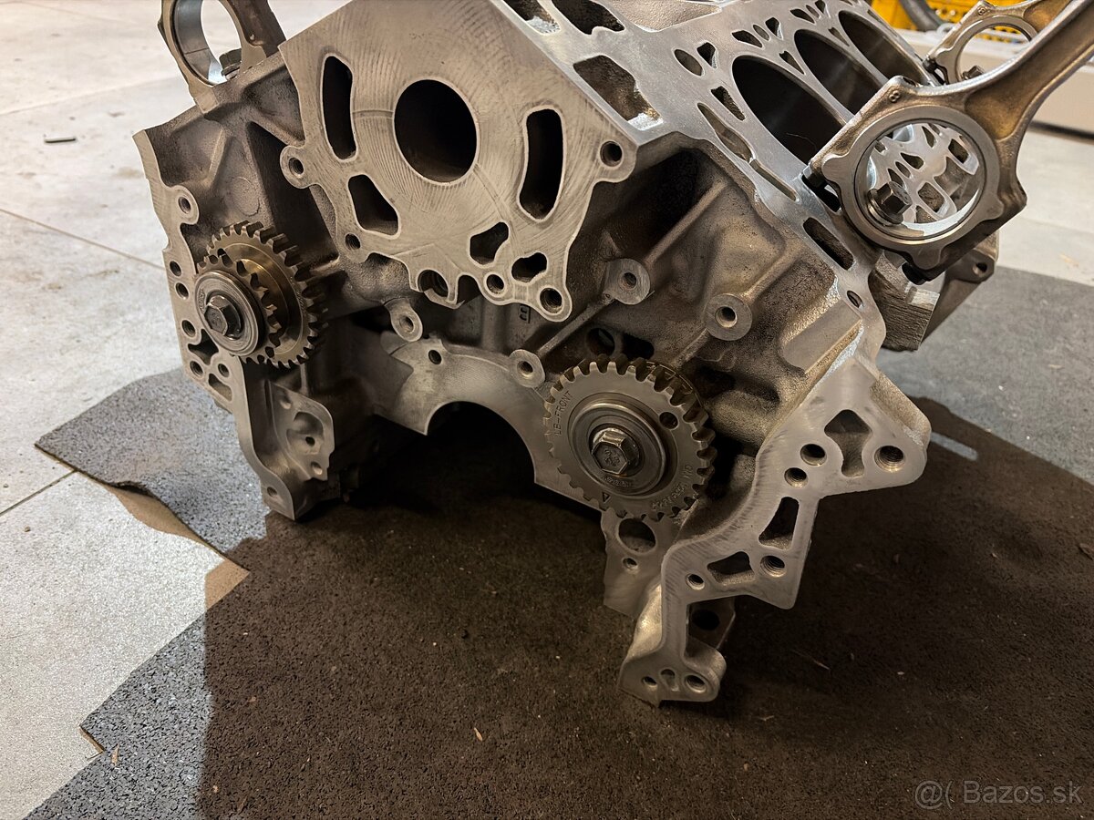 Blok motora stolik - 2