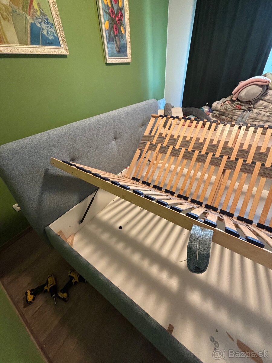 Čalúnená posteľ - 2