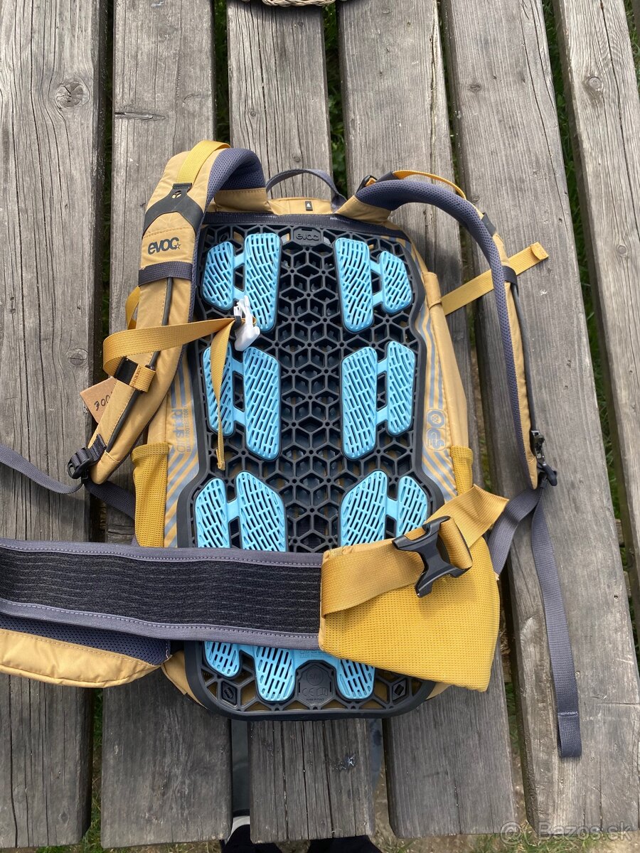 Evoc NEO 16L batoh - 2