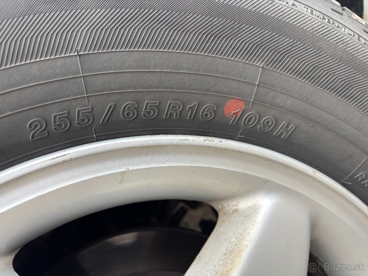 Elektróny s gumami ML Mercedes - 2