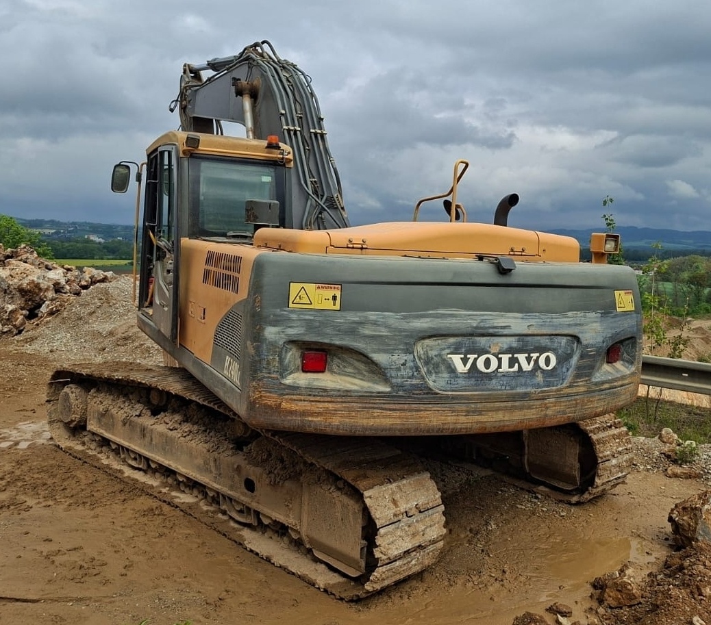 24.3t bagr Volvo EC240 pásák rypadlo - 2