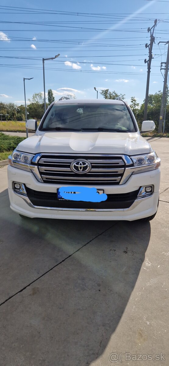 Toyota Land Cruiser 200 - 2