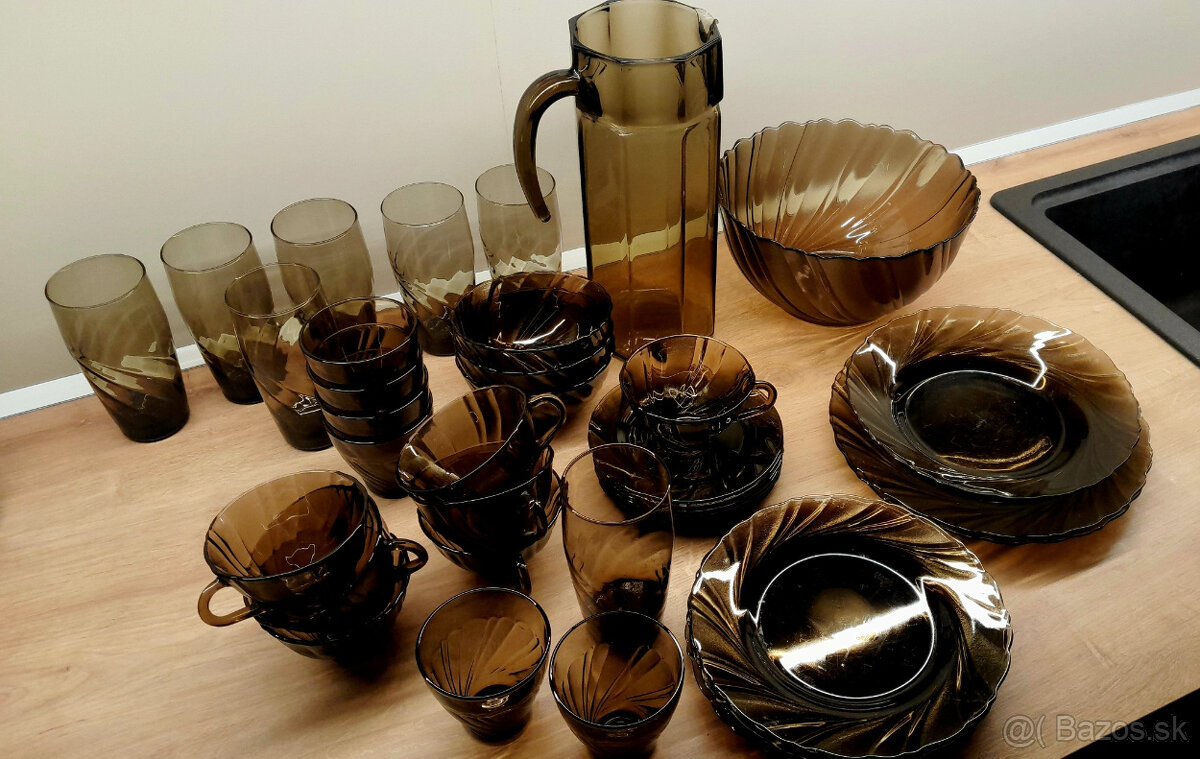 Sada tanierov a pohárov - 2