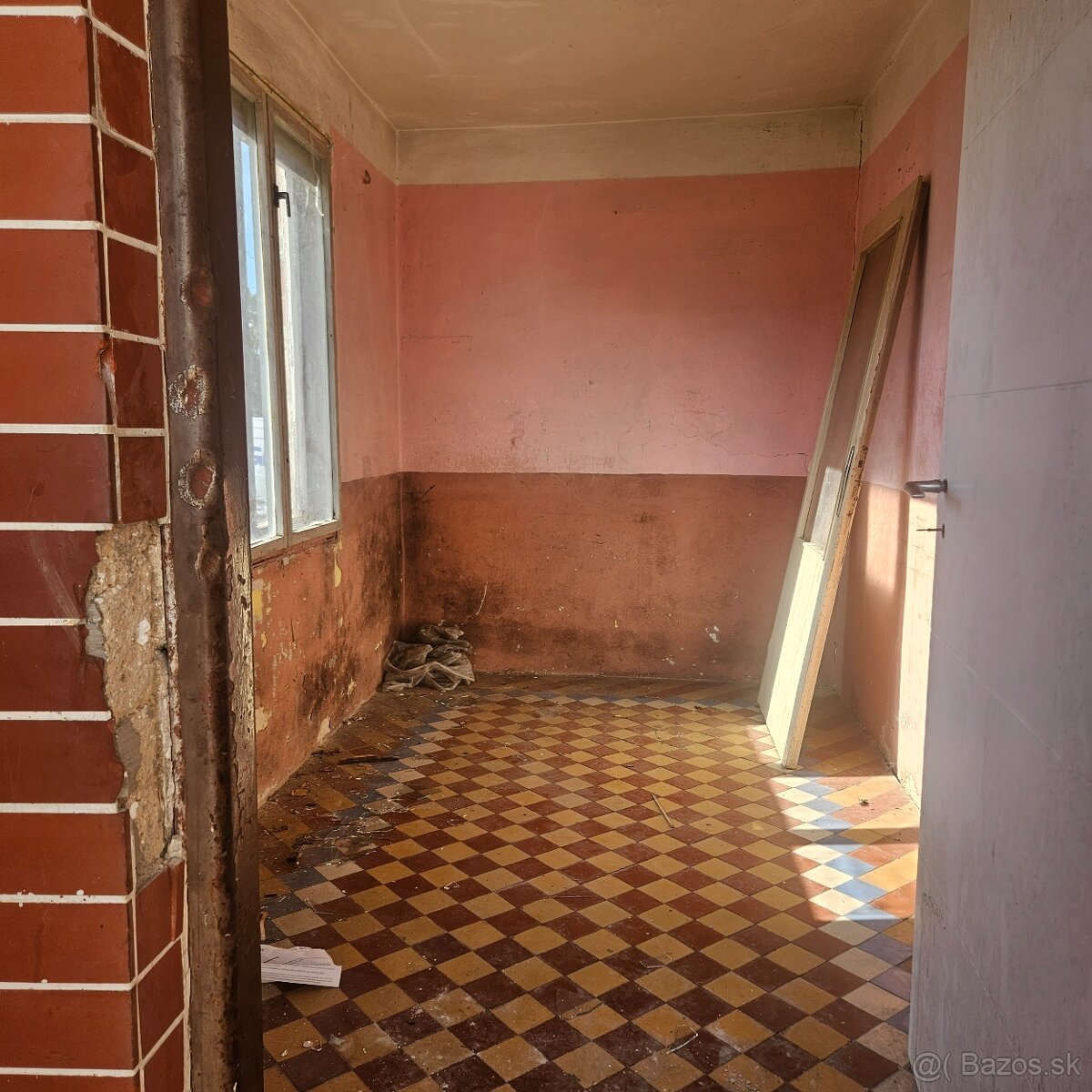 Predame rodinny dom pred rekonstrukciou Sása - 2